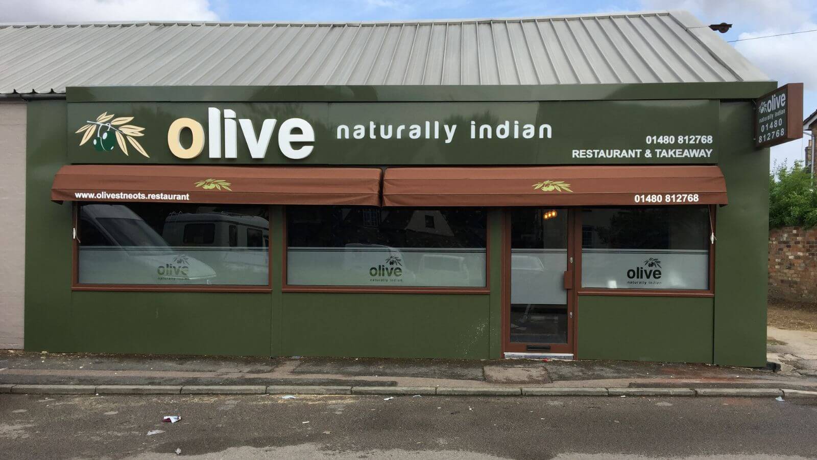 Aluminium shopfront installation for independent shop in St Neots